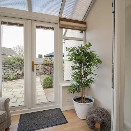 Holiday home Cornerways *